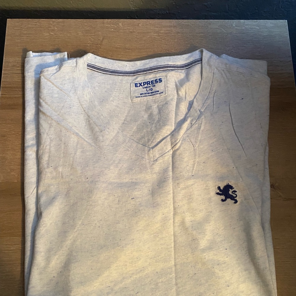 V neck tee